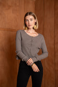 Pull léger avec boutons