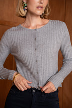 Pull léger avec boutons