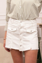 Jupe short à boutons couleur