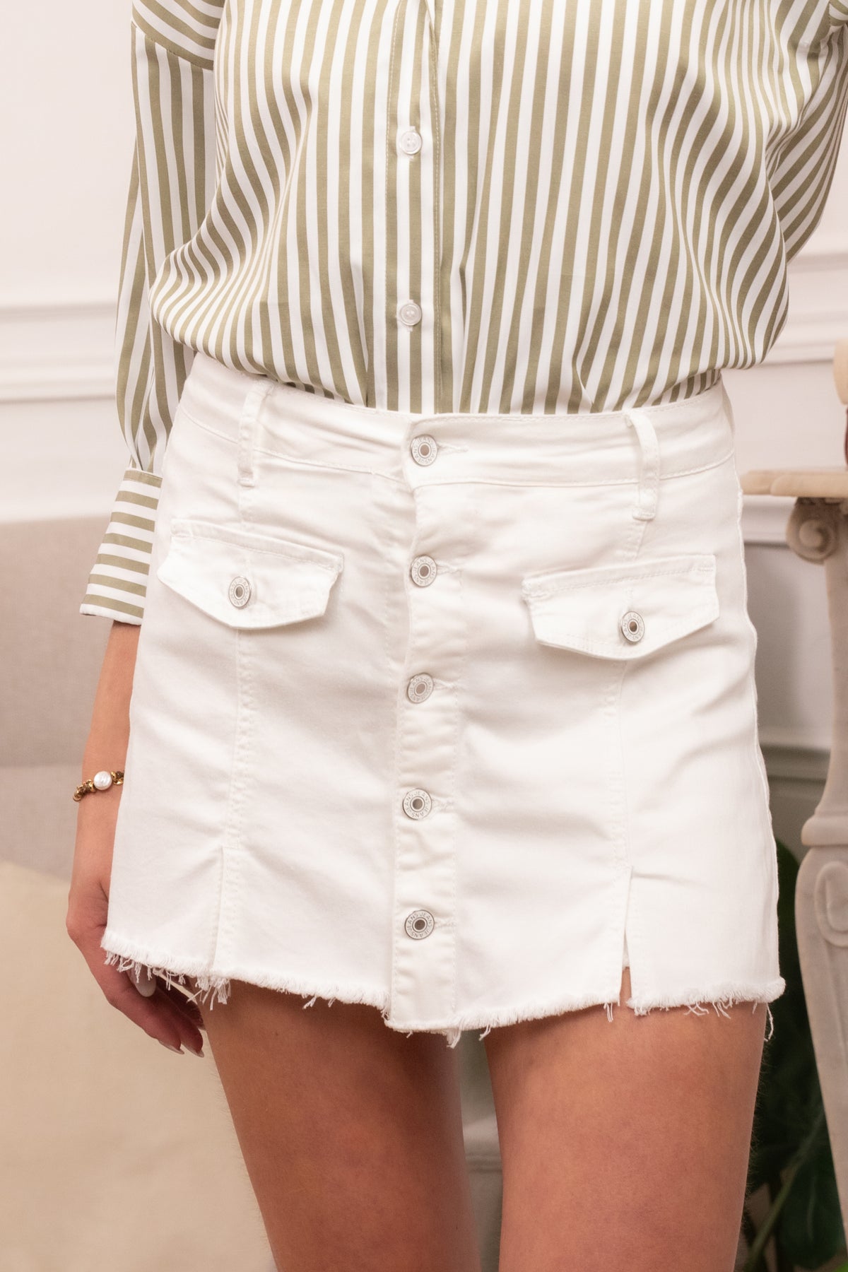 Jupe short à boutons couleur