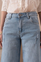 Jean large déchiré